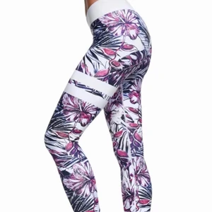 Stronger tights  - Tights från Stronger som knappt är använda och i bra skick. Säljer då de inte kommit till användning. Lappen är borttagen men är rätt så säker på att storleken är XS men passar S lika bra. 