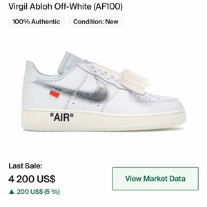 Off white AF1 - Säljer mina off white AF1s som är värda över 100k just nu. Säljer billigt då jag inte har äkthets bevis och för att det är slitna. Andra bilden är min bild.