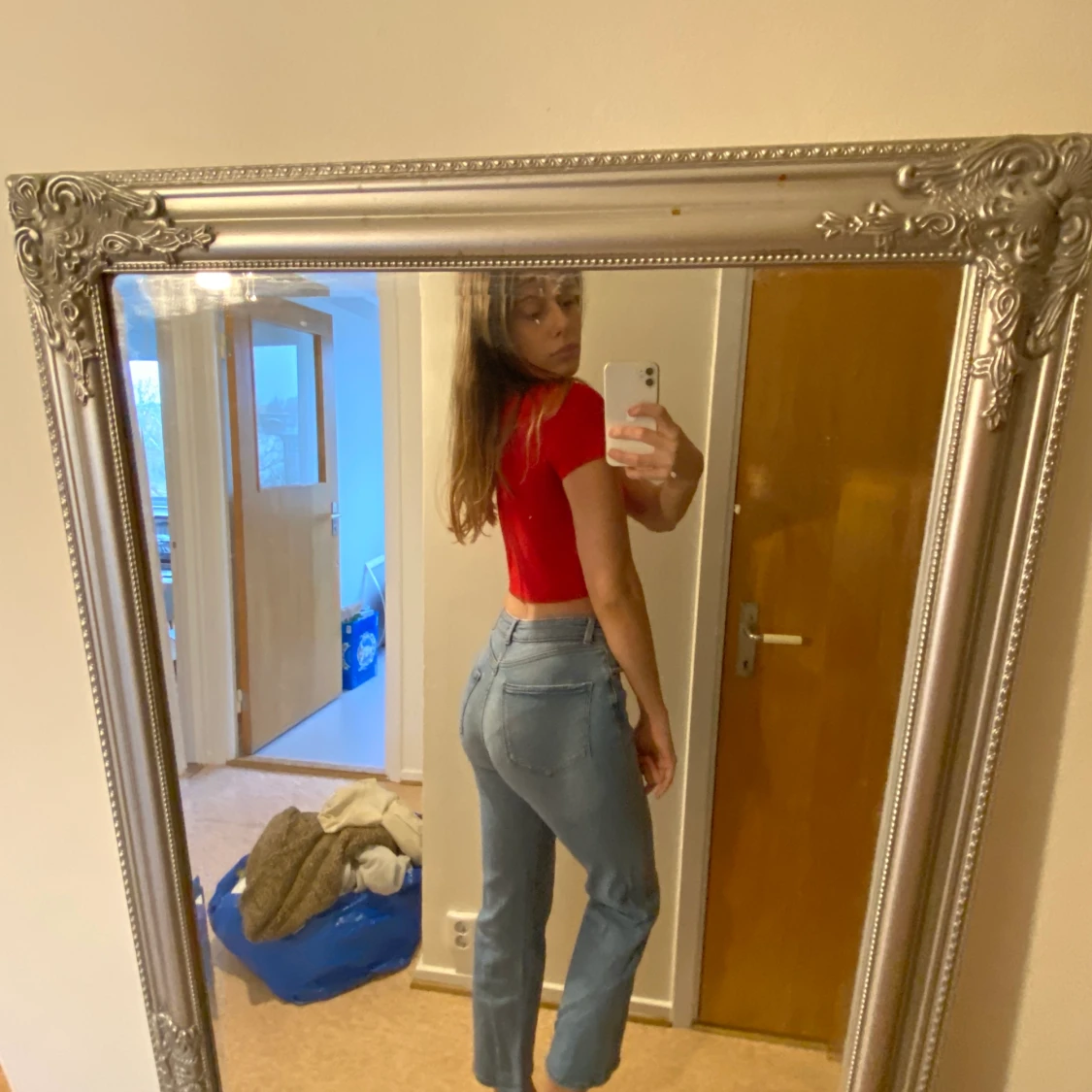 Högmidjade raka jeans med ljus tvätt - 91