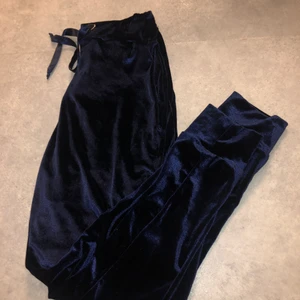 Mjukisset - Helt nytt mjukisset köpt från madlady🤍aldrig använt🤍storlek XS🤍köptes för 499🤍frakt tillkommer (fraktkostnaden kan ändras)🤍