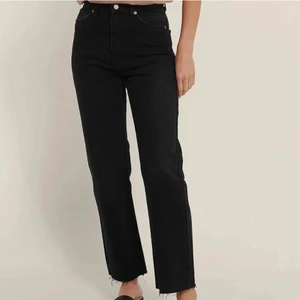 Raka jeans - Jenas ifrån na-kd, stl 38🤍