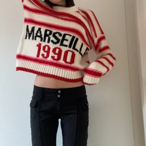 Stickad tröja - Säljer denna stickad tröja som tyvärr inte kommer till använding. Super mjuk och varm, passar bra med allt. 