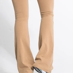 Byxor - Bruna/beige byxor från Lager157. Storlek S