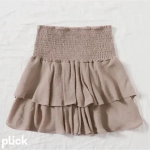 bersh volangkjol - säljer denna bersha volangkjol pga att jag aldrig använt den, priset kan diskuteras, högsta bud just nu 120+frakt! 😊