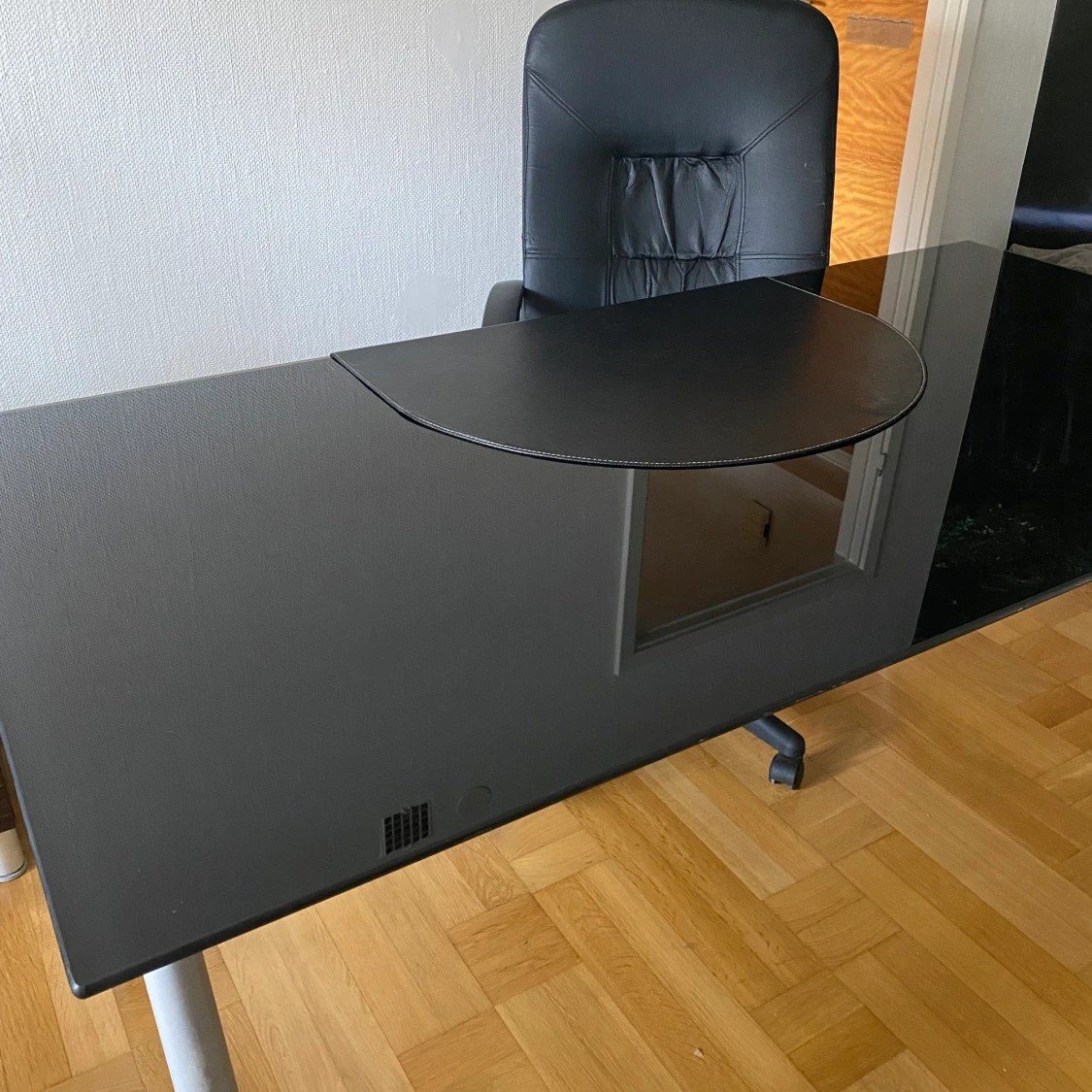 Glass table and chair - 90