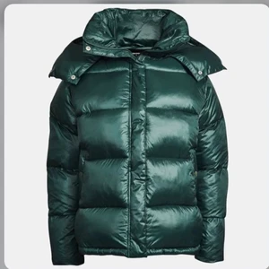 Puffjacka💘💘 - Säljer denna populära superfina puffjacka💘💘💘 storlek XS men oversize på mig som är en S !! Från bikbok💕Köparen står för frakt! KÖP DIREKT FÖR 1000