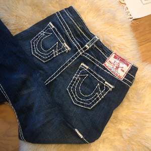 True Religion. Low waist jeans, storlek 28. Köpare står för frakt!