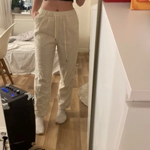 Linnebyxor - Jättefina linnebyxor i bra skick. Använda ca 2 gånger!🤍