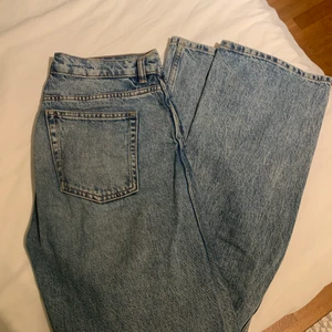 Other stories jeans - Raka jeans från Other stories i storlek 28. 