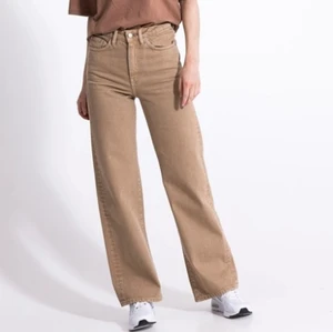 Bruna jeans  -  ⚠️(Klippta nertill nån decimeter för att jag är väldigt kort)⚠️