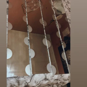 Speglar  - 2 år gamla speglar i fint skick. Fästen följs med