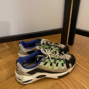 PUMA CELL ENDURA SANKUANZ SNEAKERS  - Säljer jättefina puma cell endura sankuanz sneakers! Använda en del gånger men ändå i bra skick. Finns lite små håll inne i skorna men inget som märks eller känns. 