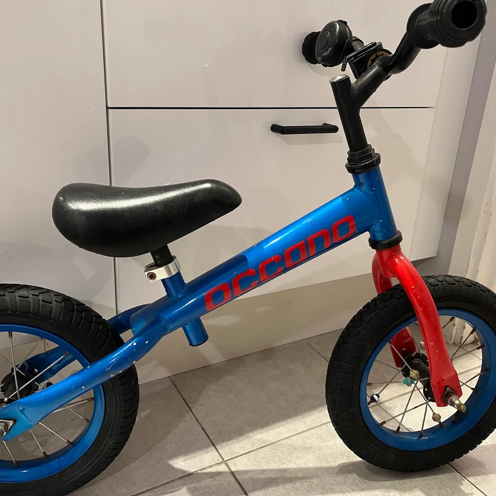 Balans cykel, justerbart säte, passar ca 3-5 åring. Övrigt.