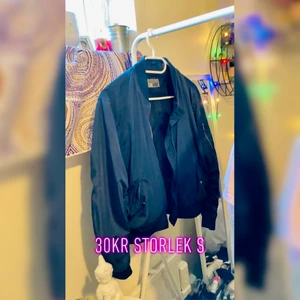 Jacka  - Bra skick, används inte längre , köparen står för frakten 