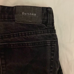 trendiga jeans - säljer mina raka jeans. de är använda några gånger men tyvärr har jag vuxit ur de (pris kan diskuteras 