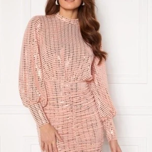 Bubbleroom klänning oanvänd - Helt ny klänning frpn bubbleroom, oanvänd med prislapp kvar. Nypris 649kr