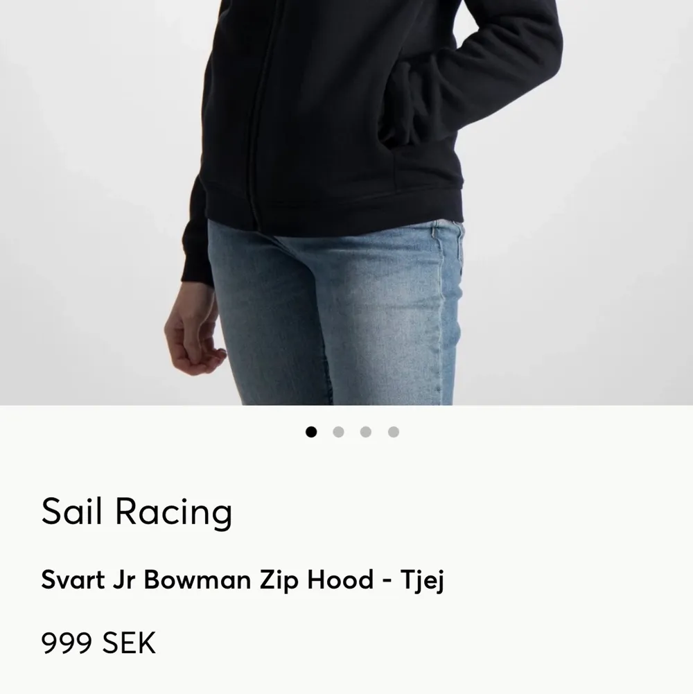 Säljer min svarta sail racing hoodie, i bra skick och inte så använd, säljer för 500kr med frakten inkluderad💕. Hoodies.