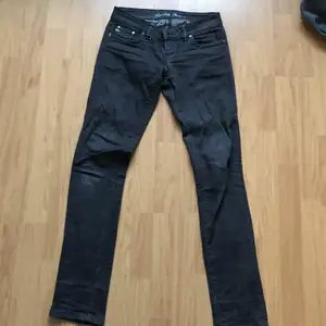 jätte fina miss sixty jeans i jätte bra skick. storlek w26 l32 köparen står för frakt 💚