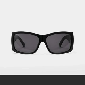 Eytys solglasögon  - Eytys poison svarta solglasögon