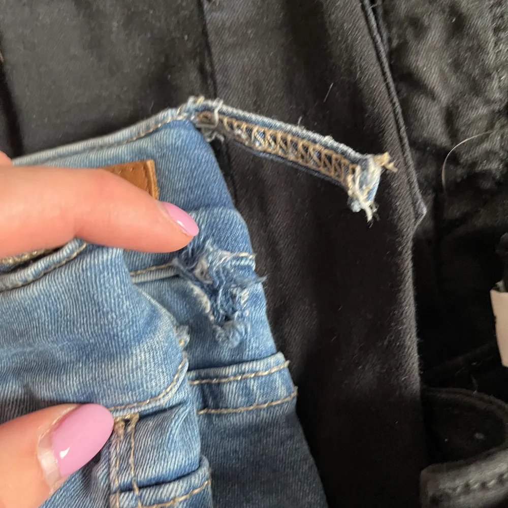 4 par jeans, de er gået op som vist på billederne, men ellers er de fine. Tag dem alle 4 for 50kr. Jeans & Byxor.