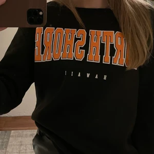 Sweatshirt - Snygg sweatshirt från shein. Aldrig använd och därav väldigt bra skick. 🧡