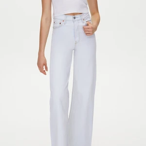 LEVI’S RIBCAGE WIDE LEG - Ett par LEVI’S jeanes köpta 2019. Har endast använts ett par gånger.