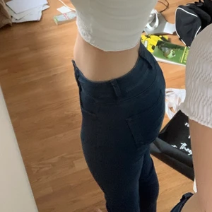 blå jeans  - Kommer inte till användning jätte bekväma i matrialet