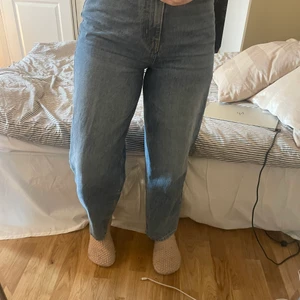 Byxor - Fina lite pösiga byxor, knappt använda