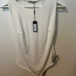 Body ”Sideboob” - Helt oanvänd body med sideboob, taggar kvar. Pris exkl frakt 