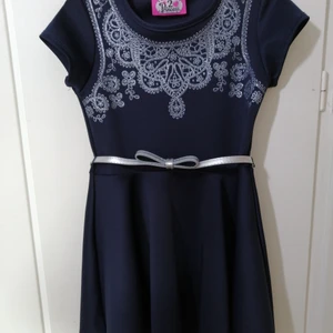 Princess 2 klänning från USA  - Fint och elegant design klänning passar barn från 4_6 år. Hämta i kortedala eller i stan 