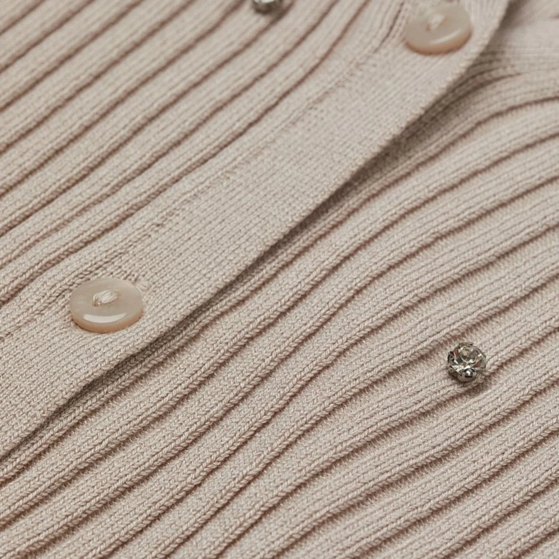 Ribbstickad kofta med små diamanter - 91