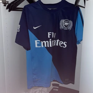 OG Arsenal borta tröja nmr 19 wilshere - Arsenal tröja från gammal säsong. Säljer pga inte arsenal fan