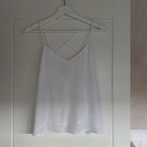 Linne - Vitt linne med sjukt snygg rygg. Köpare står för eventuell frakt ❤️‍🔥