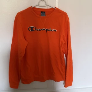 Orange Champion tröja  - Orange champion tröja knappt använd, storlek S