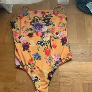 Body ifrån bikbok  - Body ifrån bikbok storlek S vill ej ha den mer så väljer att sälja den