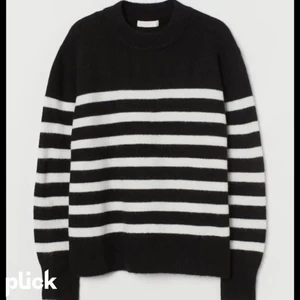 randig tröja  - Jättefin randig tröja ifrån Hm! Storlek Xs men den passar S/M