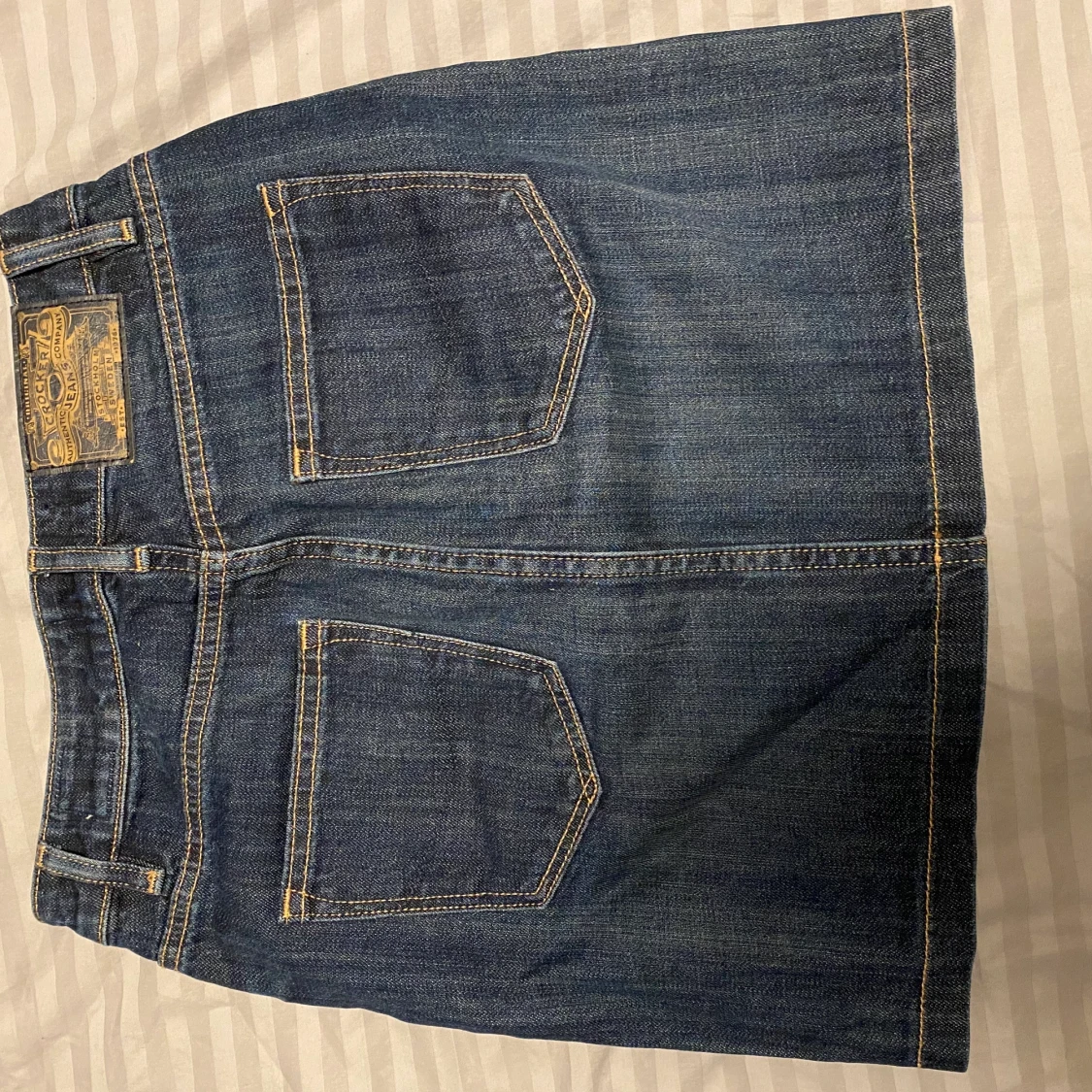 Kjol med knappar - 90