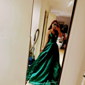 Festklänning, balklänning, klänning - Jätte fin klänning aldrig använt .