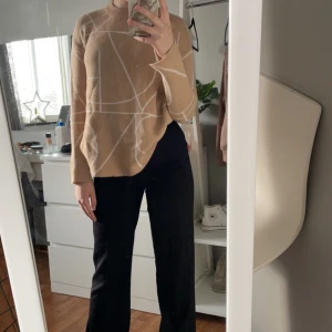 M&Q tröja - Säljer en M&Q tröja (knappt använd) Orginal pris är 500-800kr men säljer den för 70kr