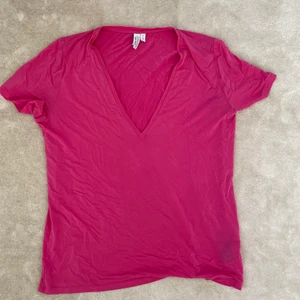 Rosa v-ringad tröja - Fin tröja från & other stories! 