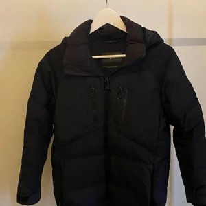 Sali racing - Säljer min sail racing pga av att den är för liten. Storlek: 152cm, skick 8/10. Betalning sker via Swish samt köparen står för frakten. 