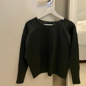 Mörkgrön tröja - Superfin mörkgrön tröja från Lindex. Sparsamt använd 💚
