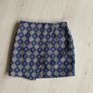 Kort omlottkjol - Fint skick. Säljer pga för mycket kläder bara