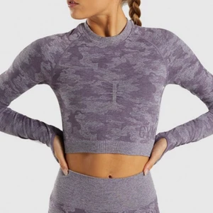 Gymshark Topp - Säljer denna fina topp från GYMSHARK! Kollektion Camo i en fin lila färg. Nästan oanvänd! Nypris 450kr