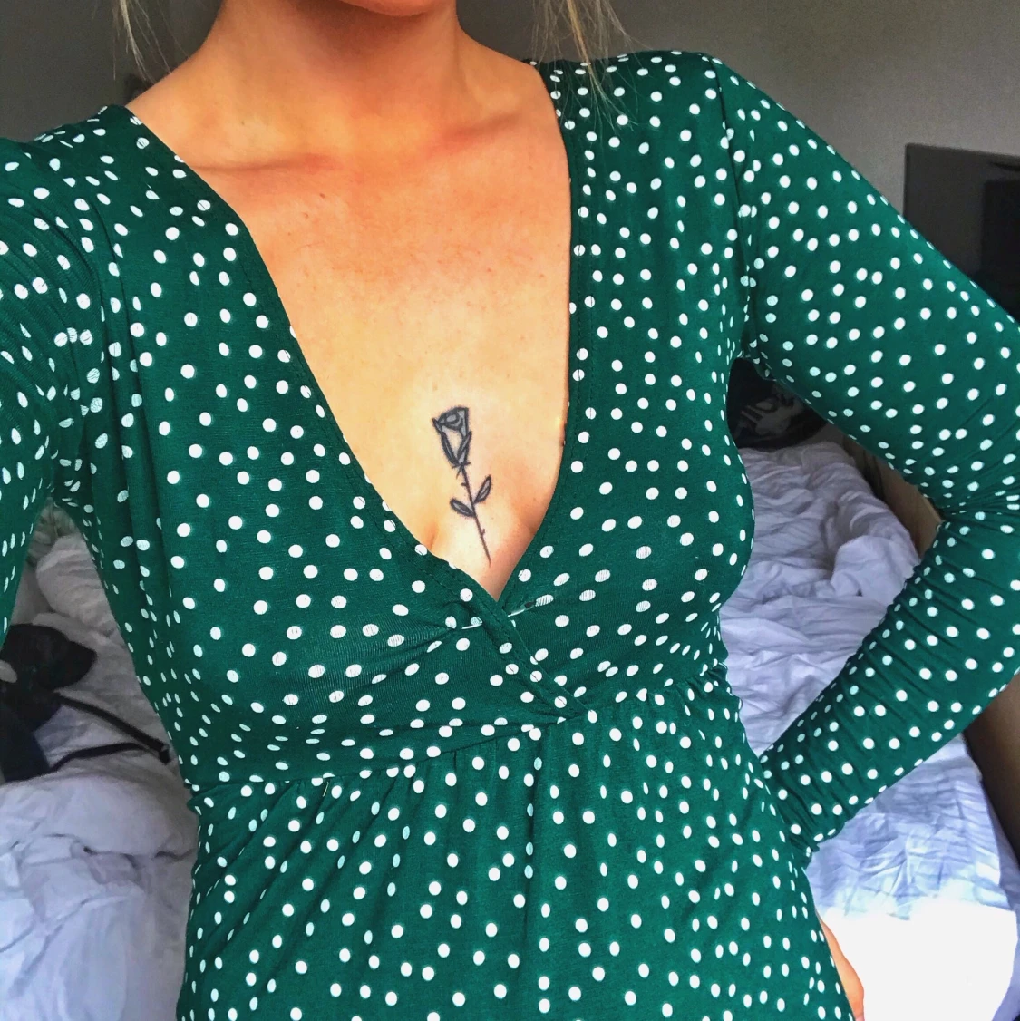 Grön prickig sommarklänning 🍃