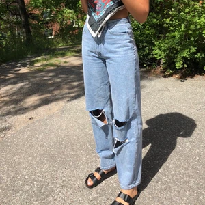 ’tall rip boyfriend jeans’ - boohoo jeans i gott skick! säljer pga har ett par liknande och får ingen användning för dessa längre :( strl 38, jag är 178cm lång