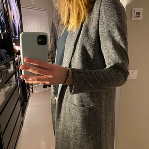 Kavaj / blazer  - En snygg kavaj / jacka från HM som är såå nice i vår💛💛 fint skick! Köparen står för frakten 💓