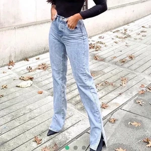 Jeans storlek 36 - Säljer dessa skitsnygga jeans i storlek 36 elr 26-27/33. Jag är 167cm lång och de är lite långa på mig. Älskar dem men tyvärr är de lite för långa:( Säljer dem för 450 kr inklusive frakt 🥰 