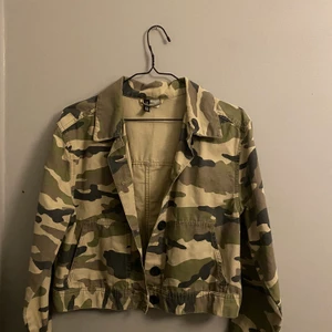 Jacka - Militär jacka/Kofta storlek S/M 