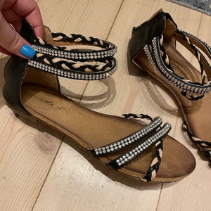 Söta sandaler - Söta sandaler endast använda 1 gång, säljs pga garderobs rensning. 🌞🌞🌞